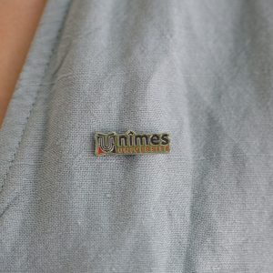 Pin’s métallique logo